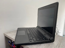 Cargar imagen en el visor de la galería, Laptop DELL Semi Nueva
